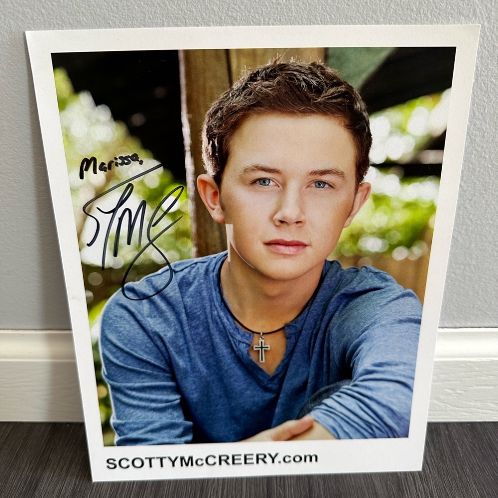 Scotty mccreery autographed poster - like new condition